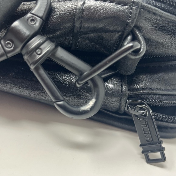 TUMI Briefcase Computer Bag Carry On Black LEATHER Expandable w Shoulder strap - Picture 11 of 13